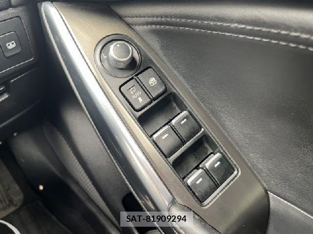 Mazda ATENZA 2017-09 8208526-24
