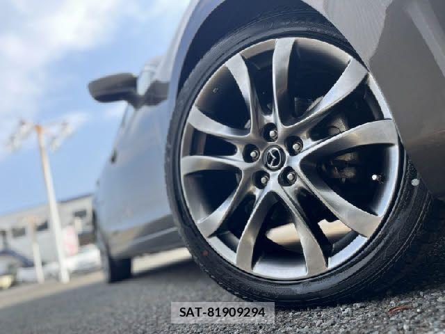 Mazda ATENZA 2017-09 8208526-26