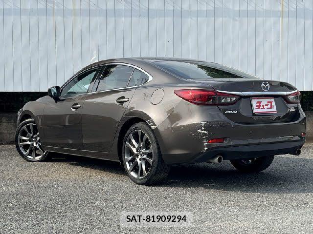 Mazda ATENZA 2017-09 8208526-8