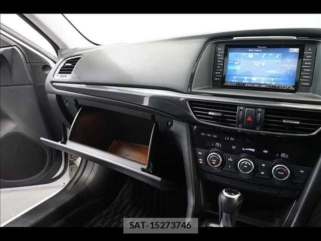 Mazda ATENZA 2013-01 8743611-12