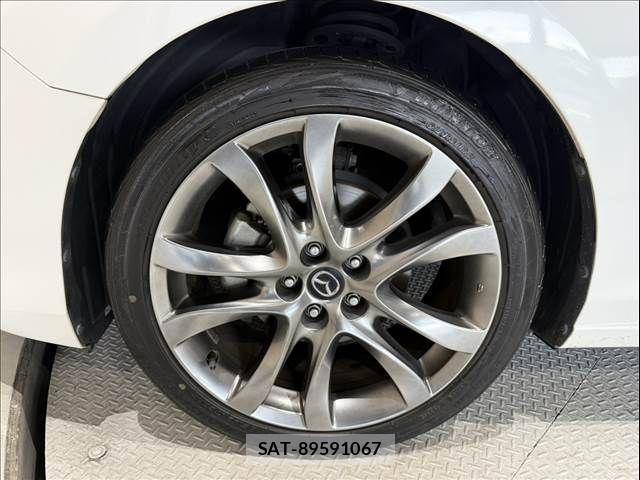 Mazda ATENZA WAGON 2017-03 8880628-29