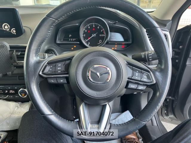 Mazda AXELA 2017-06 6908006-10
