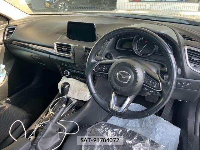 Mazda AXELA 2017-06 6908006-11