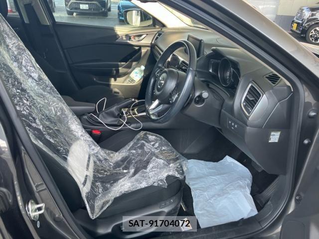 Mazda AXELA 2017-06 6908006-12