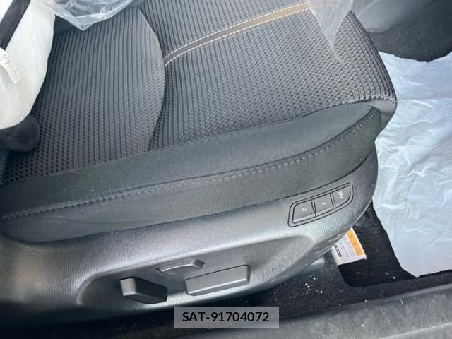 Mazda AXELA 2017-06 6908006-13