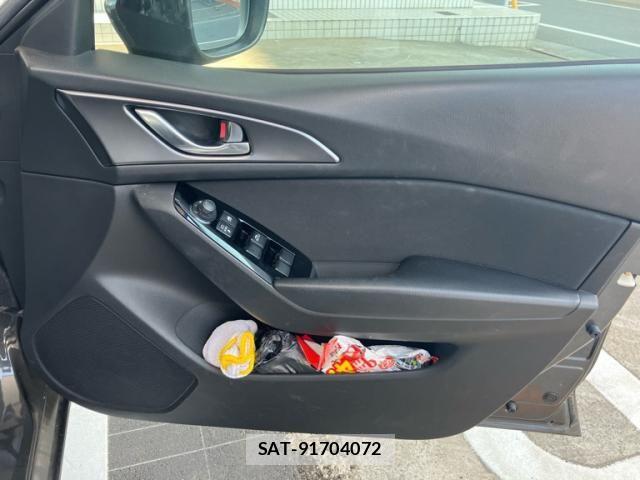 Mazda AXELA 2017-06 6908006-16