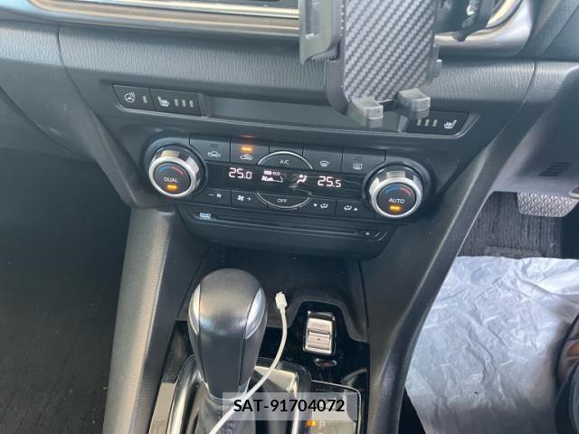 Mazda AXELA 2017-06 6908006-18