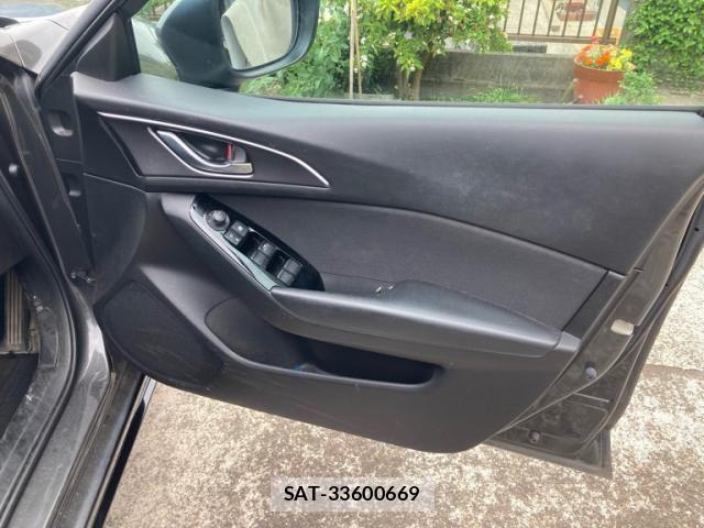 Mazda AXELA 2017-01 7358621-10