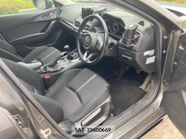 Mazda AXELA 2017-01 7358621-11