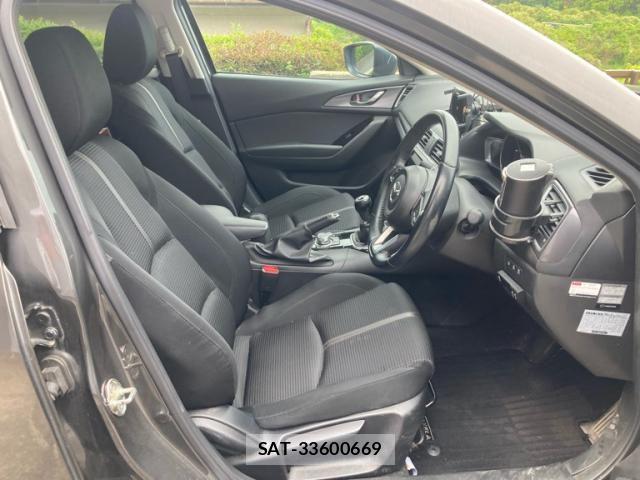 Mazda AXELA 2017-01 7358621-12