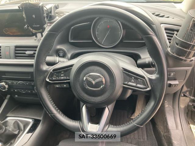 Mazda AXELA 2017-01 7358621-15