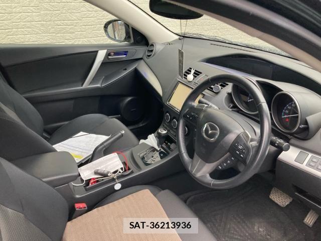 Mazda AXELA 2012-05 7358625-16