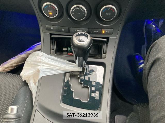 Mazda AXELA 2012-05 7358625-24