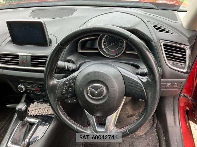 Mazda AXELA 2015-10 7562389-17