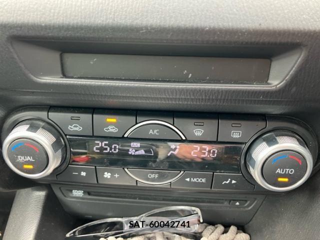 Mazda AXELA 2015-10 7562389-20