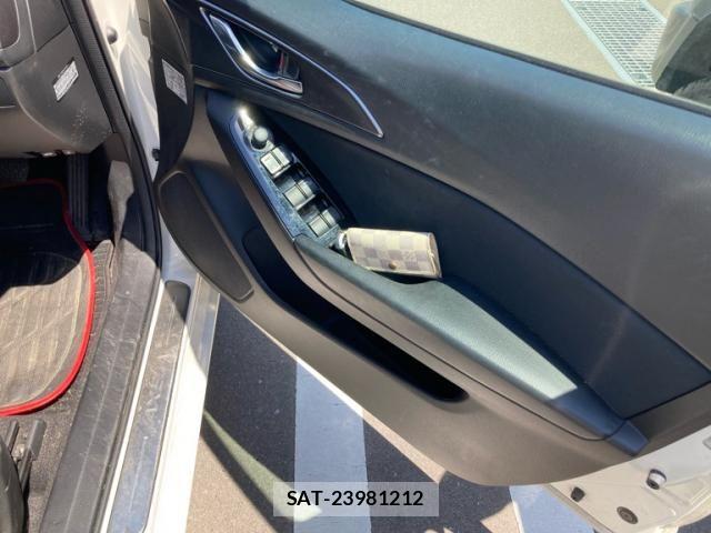 Mazda AXELA 2017-09 7617842-14