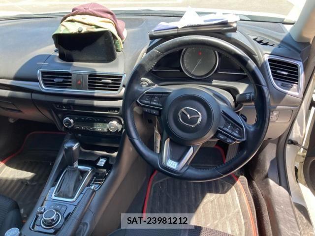 Mazda AXELA 2017-09 7617842-16