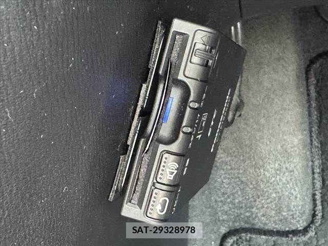 Mazda AXELA 2014-03 7617841-4