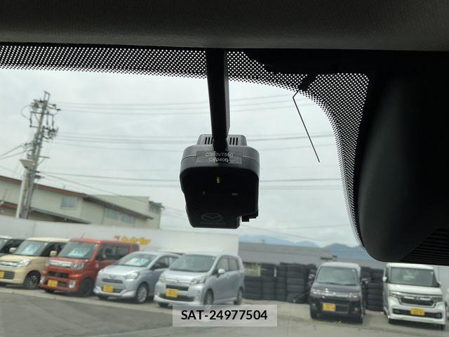 Mazda AXELA 2017-10 7877547-24