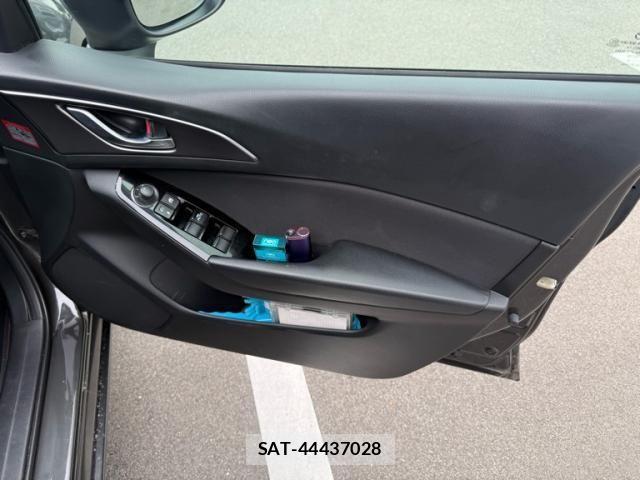 Mazda AXELA 2016-06 8100267-12