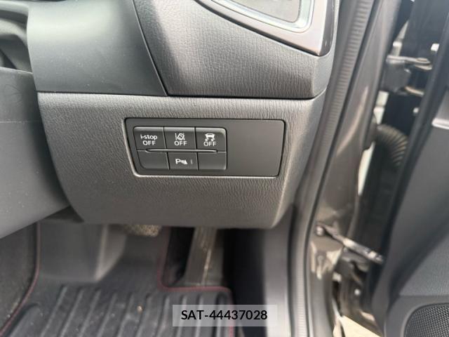 Mazda AXELA 2016-06 8100267-13
