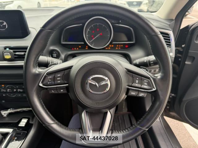 Mazda AXELA 2016-06 8100267-14