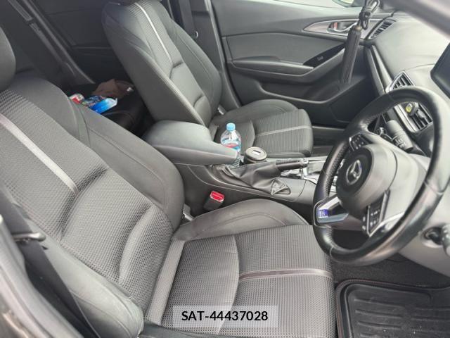 Mazda AXELA 2016-06 8100267-19