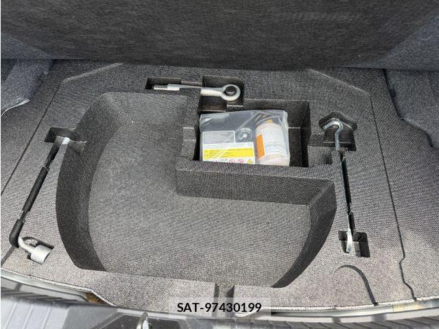 Mazda AXELA 2014-06 8245811-16