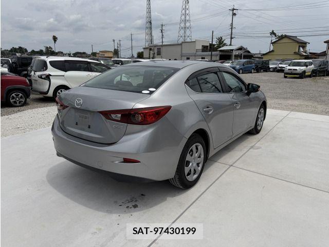 Mazda AXELA 2014-06 8245811-1