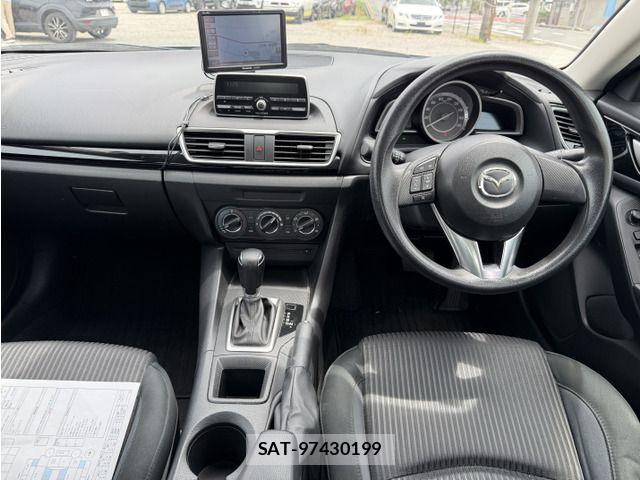 Mazda AXELA 2014-06 8245811-2