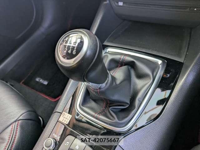 Mazda AXELA 2015-01 8354893-25
