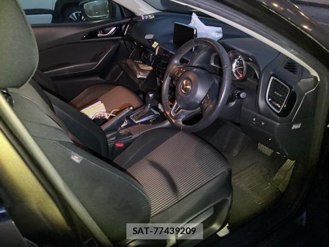 Mazda AXELA 2013-11 8366839-14