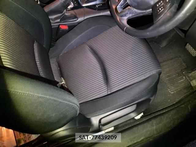 Mazda AXELA 2013-11 8366839-15
