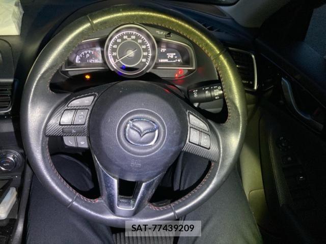 Mazda AXELA 2013-11 8366839-16