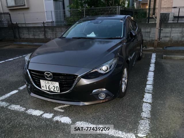 Mazda AXELA 2013-11 8366839-1