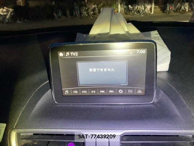 Mazda AXELA 2013-11 8366839-18