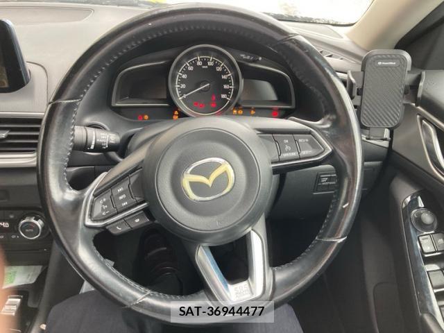 Mazda AXELA 2017-01 8366840-17
