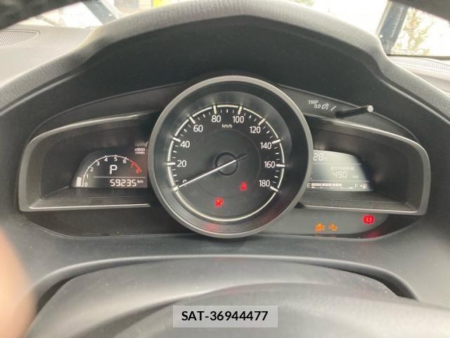 Mazda AXELA 2017-01 8366840-18