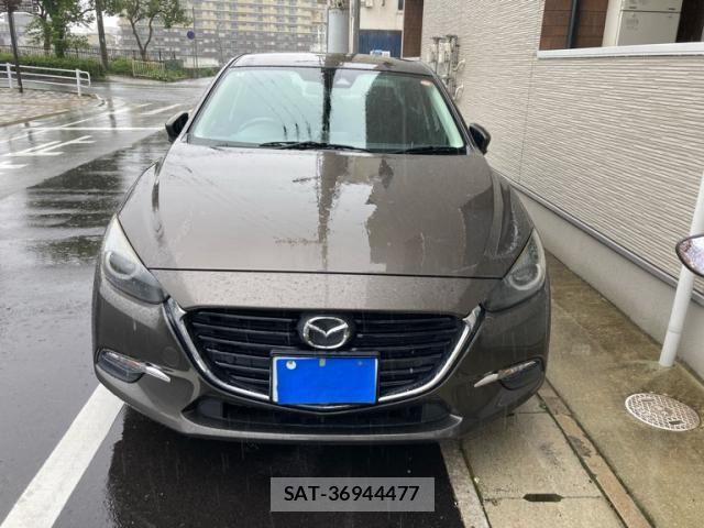 Mazda AXELA 2017-01 8366840-1