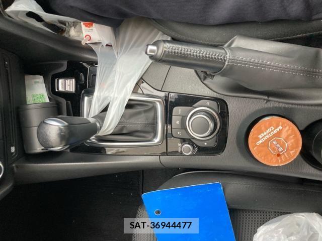 Mazda AXELA 2017-01 8366840-22