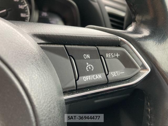 Mazda AXELA 2017-01 8366840-23
