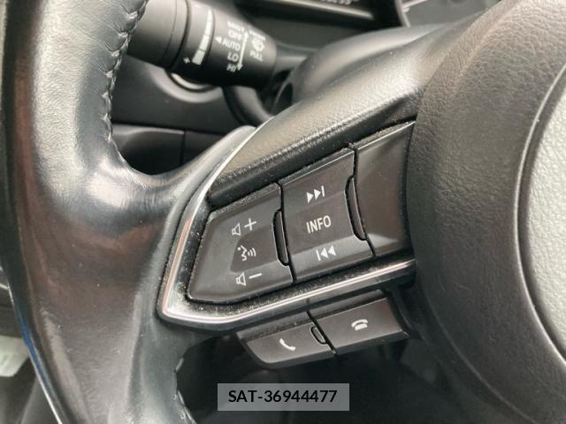 Mazda AXELA 2017-01 8366840-24