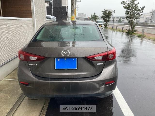 Mazda AXELA 2017-01 8366840-4