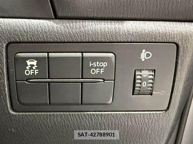 Mazda AXELA 2016-07 8366841-7