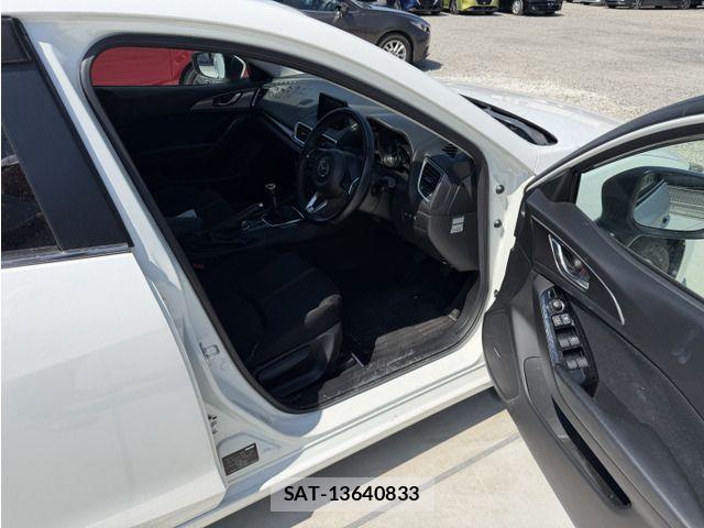 Mazda AXELA 2017-05 8525638-10