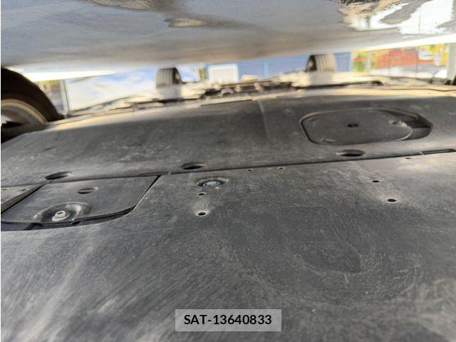 Mazda AXELA 2017-05 8525638-14