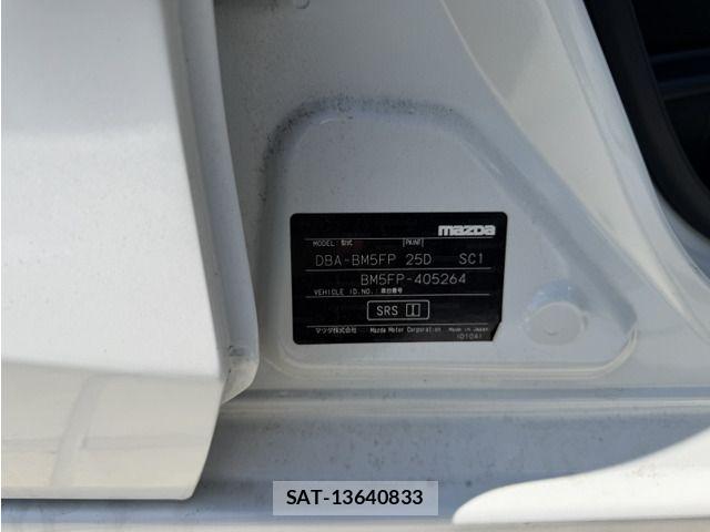 Mazda AXELA 2017-05 8525638-15