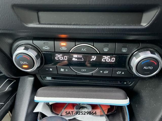 Mazda AXELA 2017-11 8525637-11