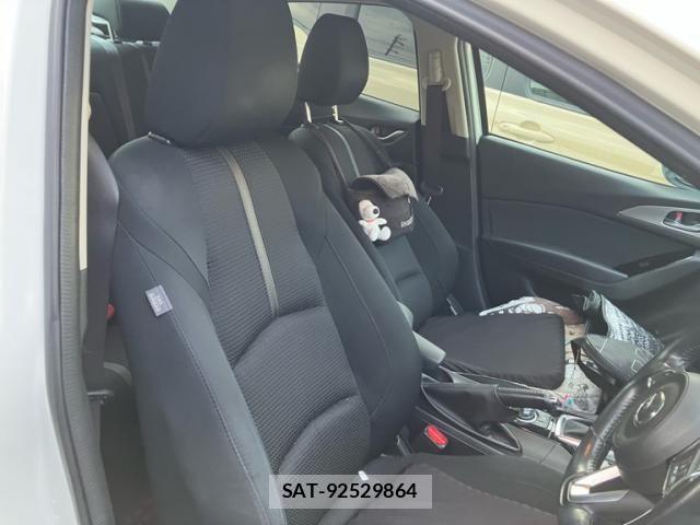 Mazda AXELA 2017-11 8525637-5