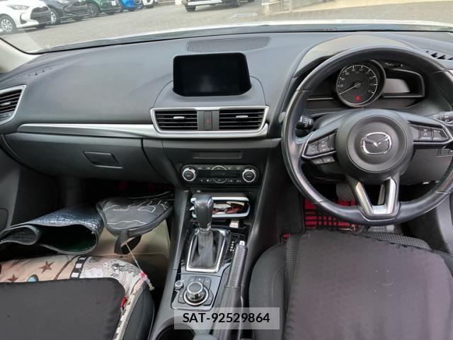 Mazda AXELA 2017-11 8525637-7